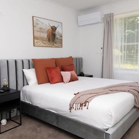 Canobolas Cottage, Amazing Farm Stay, 4 King Beds ภายนอก รูปภาพ